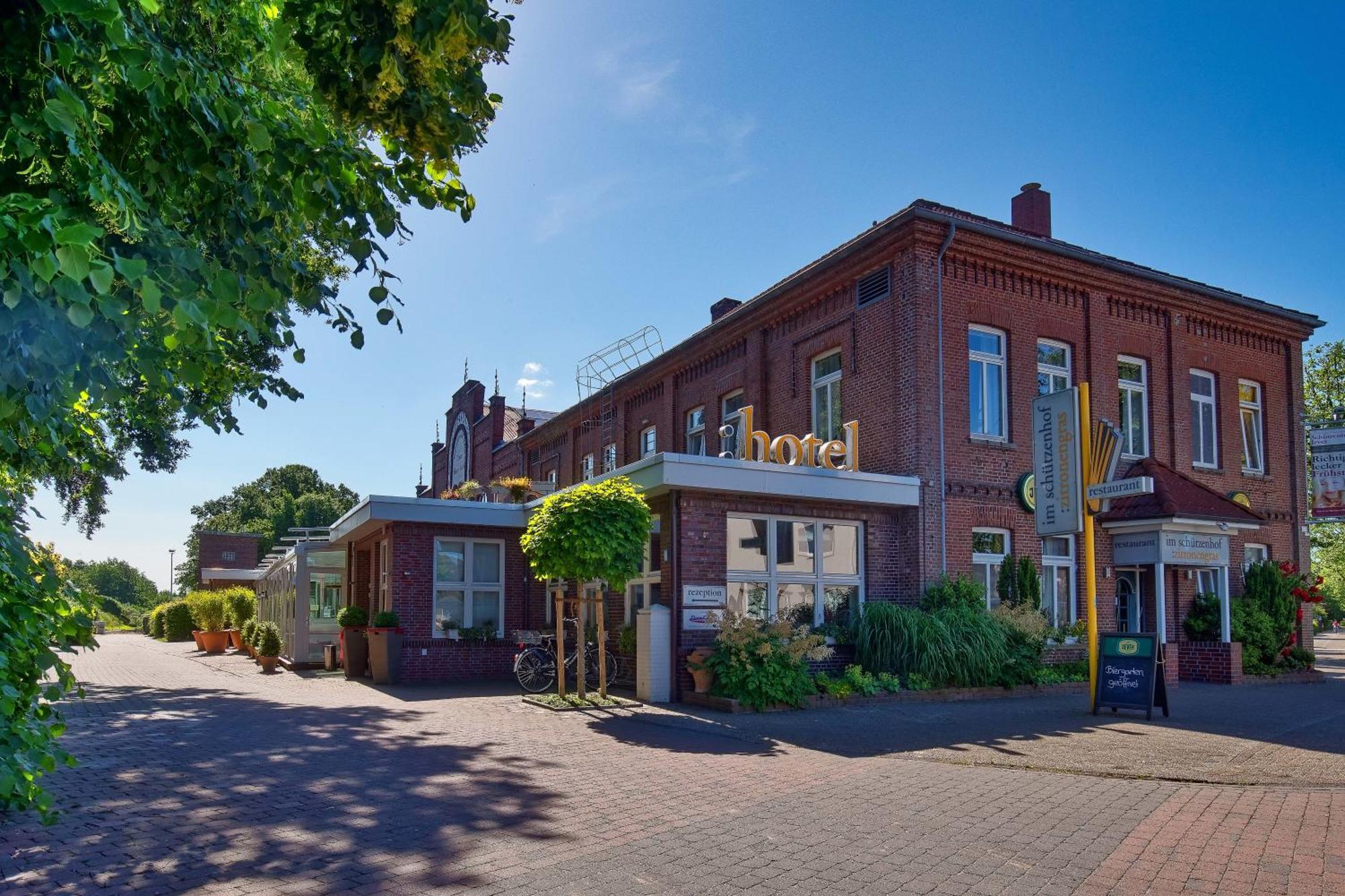 Hotel Im Schuetzenhof, Jever Exterior photo